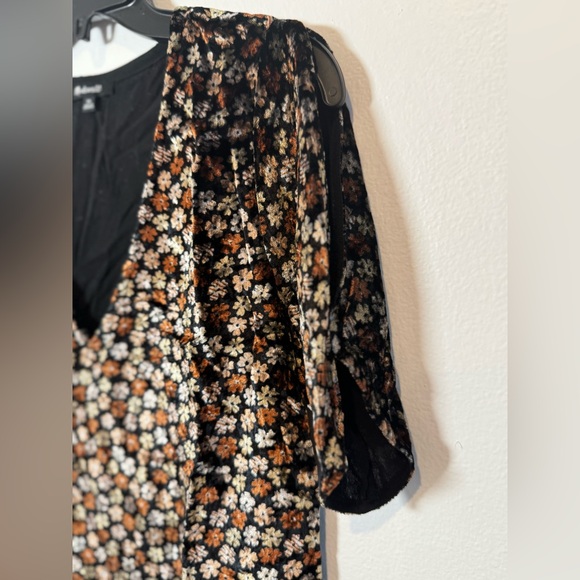 NWOT Madewell Velvet Floral top - Picture 4 of 7
